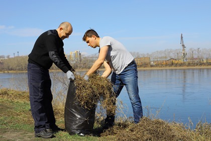 Депутаты Законодательного Собрания Иркутской области приняли участие в субботнике